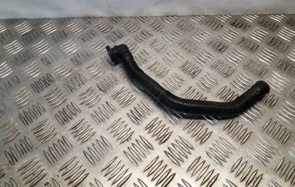 Volkswagen PASSAT CC Breather hose/pipe 1K0129637D