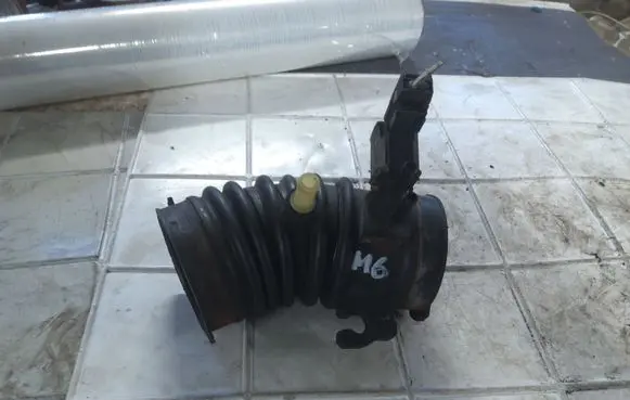 Mazda 6 Air intake hose/pipe L81313221