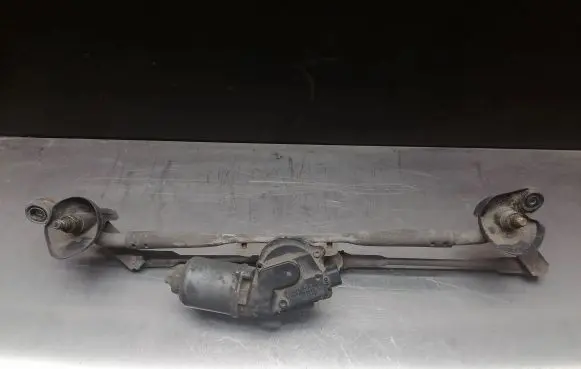 Lexus IS 220D-250-350 Front wiper linkage and motor 8511053040