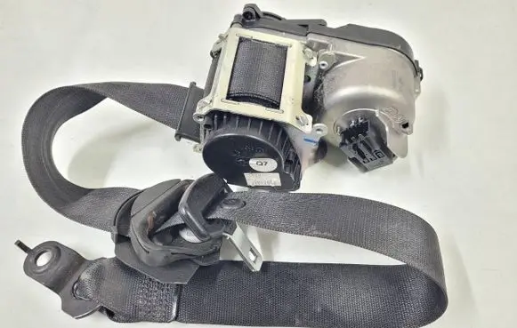 Mercedes-Benz GL X164 Front seatbelt A2518603885