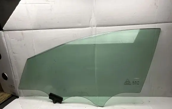 Hyundai i40 Front door window glass four-door 43R000384 DOT748AS2M53