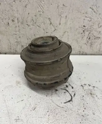 Mercedes-Benz E W211 Engine mount bracket