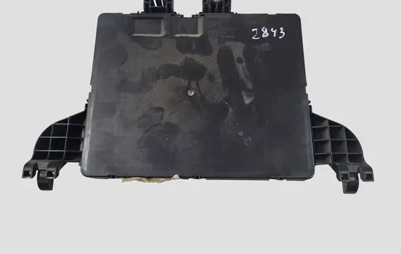 Opel Insignia A Fuse module 13277321