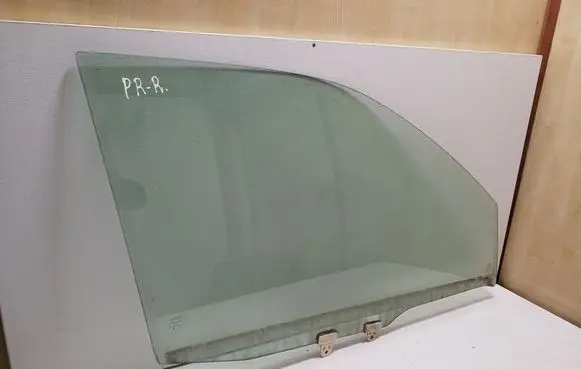 Nissan X-Trail T30 Front door window glass four-door