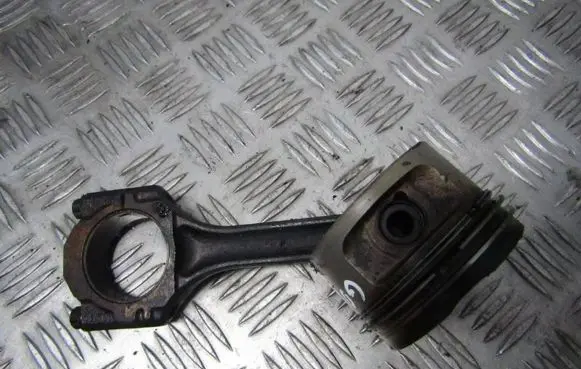 Volkswagen Golf III Piston with connecting rod 030a