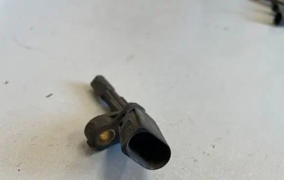 Volkswagen Golf VI ABS rear brake sensor 1K0927807