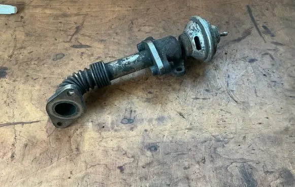 Volkswagen Golf IV EGR valve 028131501e
