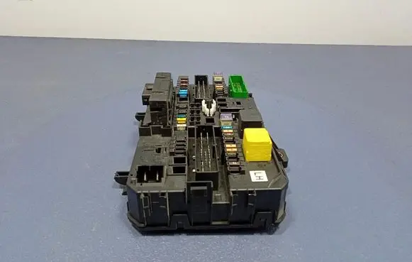 Opel Zafira B Fuse box set 13268286