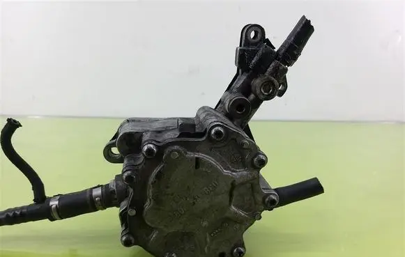 Volkswagen PASSAT B5.5 Electric auxiliary coolant/water pump 038145209C