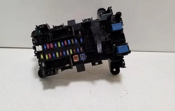 Suzuki Grand Vitara II Fuse module 06765J18