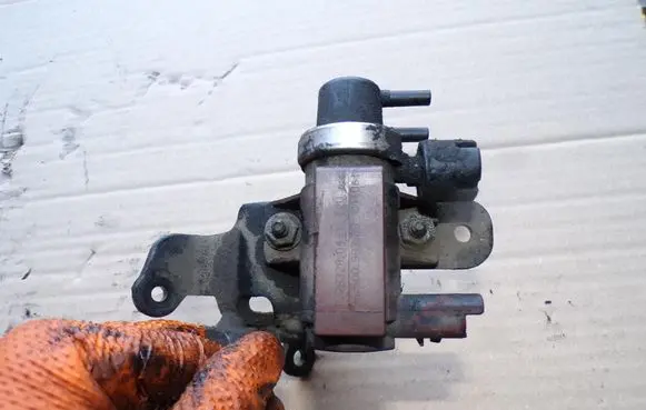 Valve vacuum