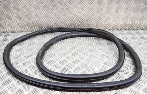 Fiat 500X Rubber seal rear door 52034402