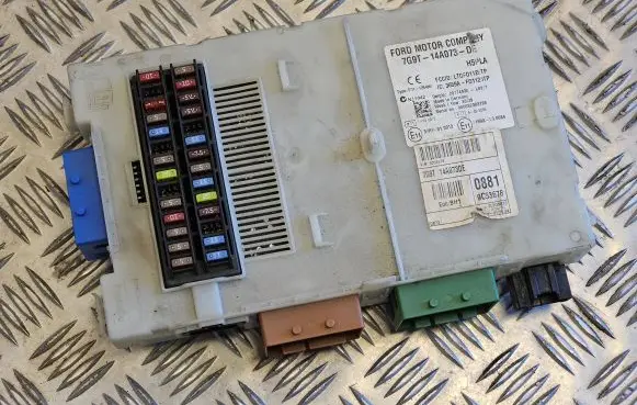 Ford Mondeo MK IV Fuse module 7G9T14A073DE 28174438 3659AF01125TP