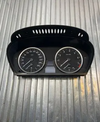 BMW 5 E60 E61 Speedometer (instrument cluster) 6983149 62116983149 1100802135