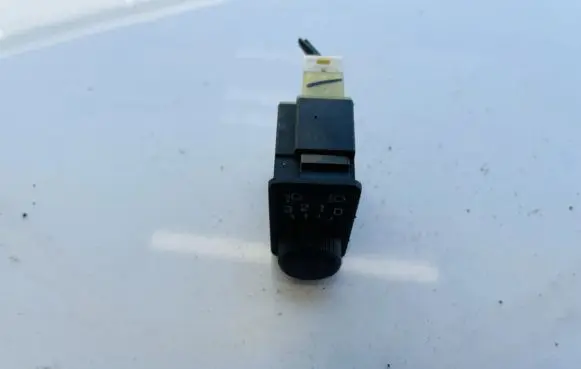 Nissan Micra Headlight level height control switch 36933a