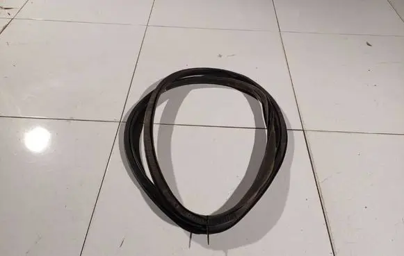 Opel Insignia A Rubber seal front coupe door 