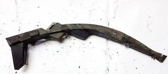 Volkswagen PASSAT B5 Front bumper mounting bracket 3B0807050B