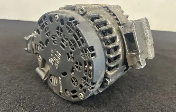 BMW 1 E81 E87 Generator/alternator 0121715017 7550469 67550469