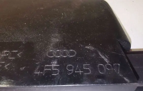Audi A6 S6 C6 4F Third/center stoplight 4F5945097