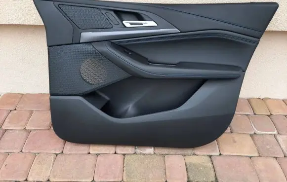 BMW 2 Active Tourer U06 Front door card panel trim 6047719 0002894353 7K22785