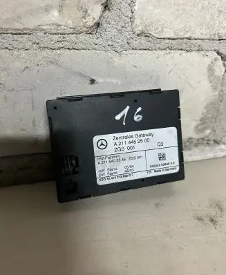 Mercedes-Benz E W211 Door central lock control unit/module A2114452500