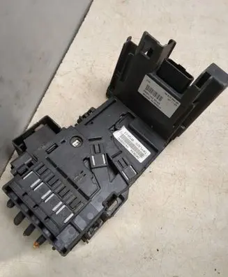 Peugeot 5008 Fuse module 97993N02 9666527580 603108