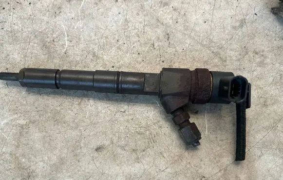 Opel Insignia A Fuel injector 0445110327