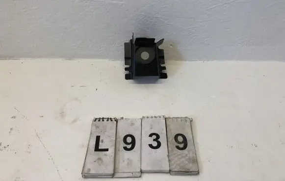 Audi Q5 SQ5 Radiator mount bracket 8R0803383B