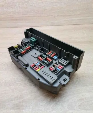 BMW 7 E65 E66 Fuse module 040407 073214