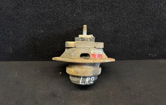 Land Rover Discovery 3 - LR3 Engine mount bracket KKB500441G 3618398125