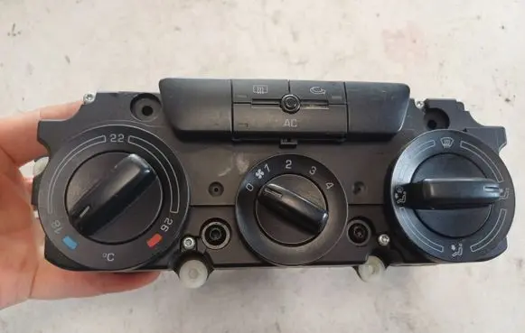 Skoda Octavia Mk2 (1Z) Climate control unit