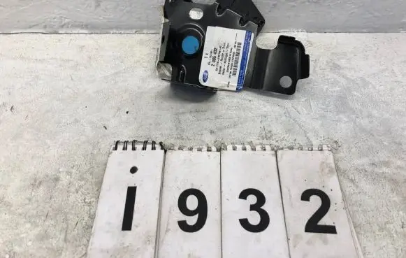 Ford Transit Custom Fender mounting bracket 2005432