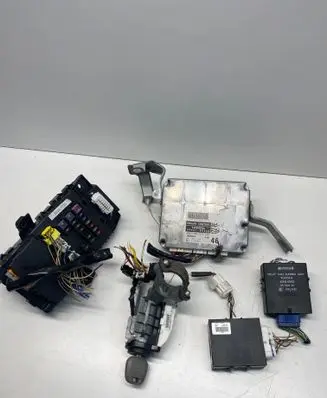 Toyota Avensis T220 Engine ECU kit and lock set 8966105460 8281005020 8974105041