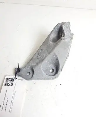 Toyota RAV 4 (XA50) Engine mounting bracket