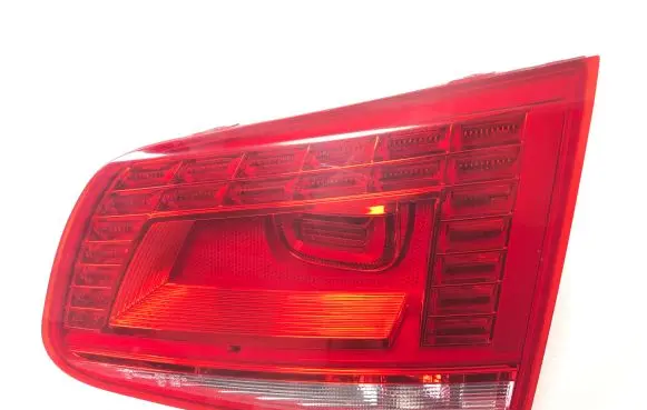 Volkswagen Touareg II Tailgate rear/tail lights 7P6945308