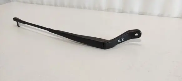 Front wiper blade arm