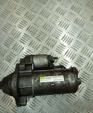 Volkswagen PASSAT B5 Starter motor 068911024E D7R33 0405010419AP