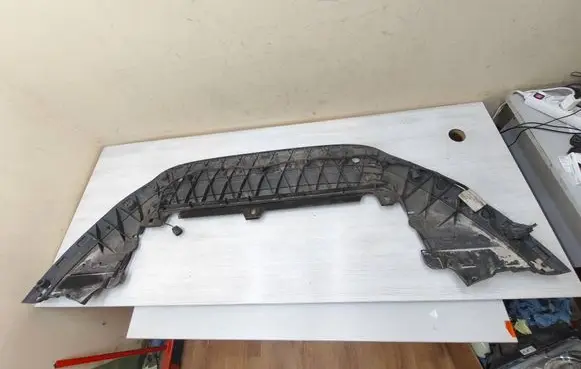 Front bumper skid plate/under tray