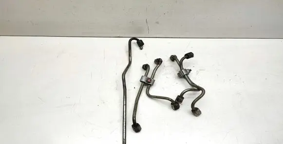 Toyota Avensis T250 Fuel injector supply line/pipe 