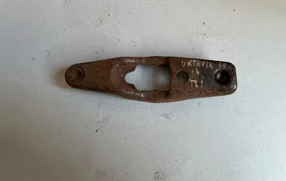 Skoda Octavia Mk2 (1Z) Clutch release arm fork 02T141153P