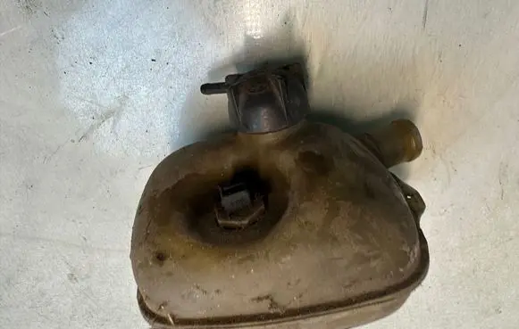 Volkswagen Transporter - Caravelle T3 Coolant expansion tank/reservoir 025121407