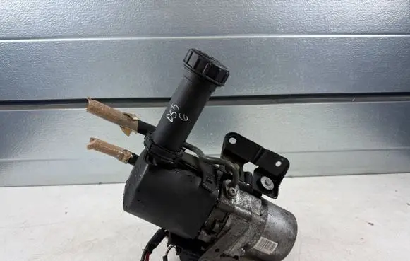 Citroen DS5 Power steering pump 9676556180