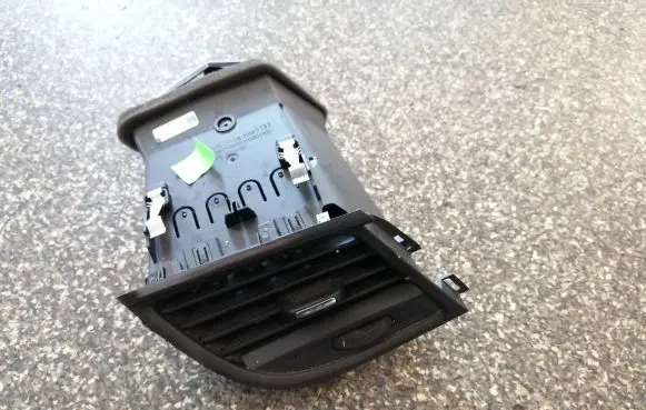 Opel Zafira C Dashboard side air vent grill/cover trim