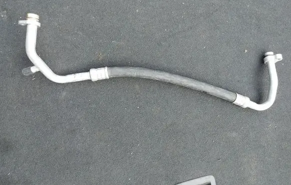 Nissan Navara D23 Air conditioning (A/C) pipe/hose 924804KJ0C