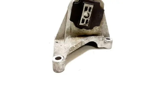 Volvo XC90 Engine mount bracket 30680770