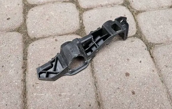 Opel Insignia B Front bumper mounting bracket 39204263