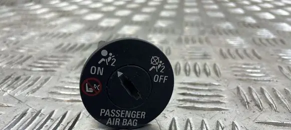 Opel Insignia A Passenger airbag on/off switch 13577258