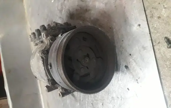 Mitsubishi Carisma Air conditioning (A/C) compressor (pump)