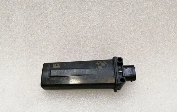 BMW M5 Tire pressure control unit 677104301