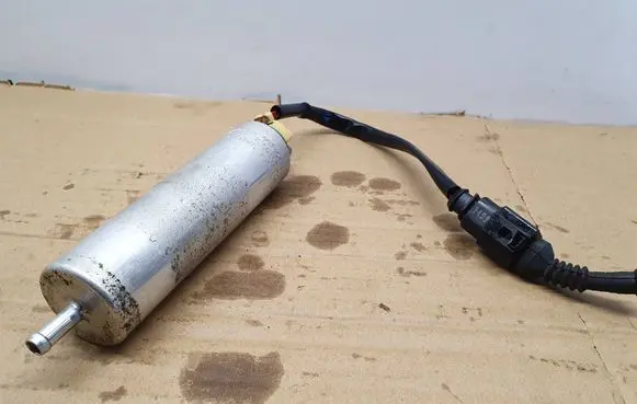 Audi A4 S4 B8 8K Fuel injection high pressure pump 8K0906095